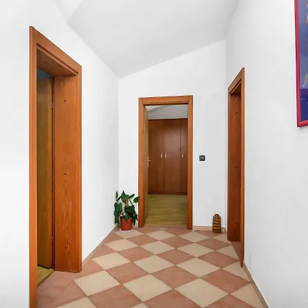 Rubin-4 By Interhome Appartement